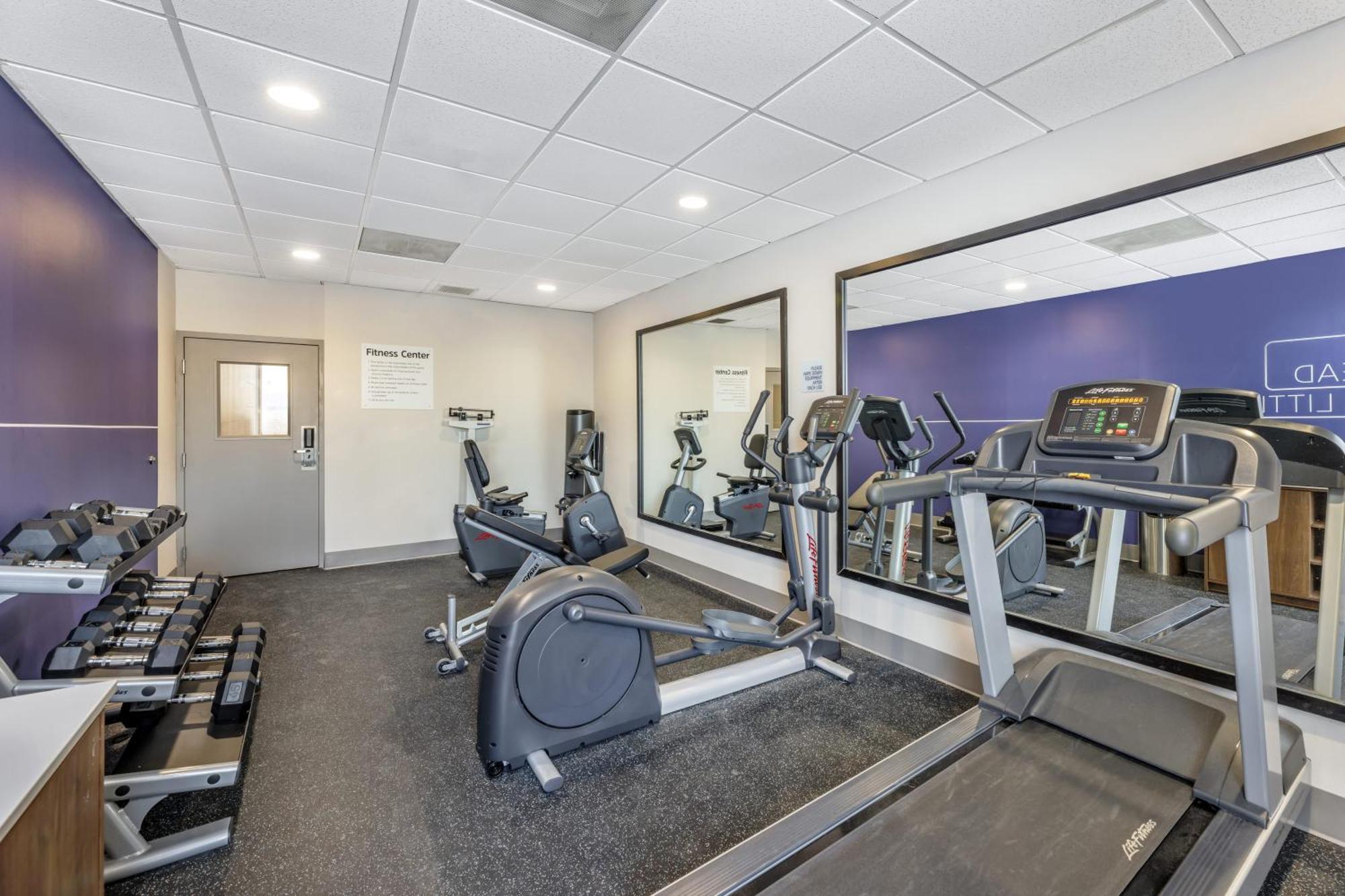 Holiday Inn Express Crestwood By Ihg Exteriér fotografie