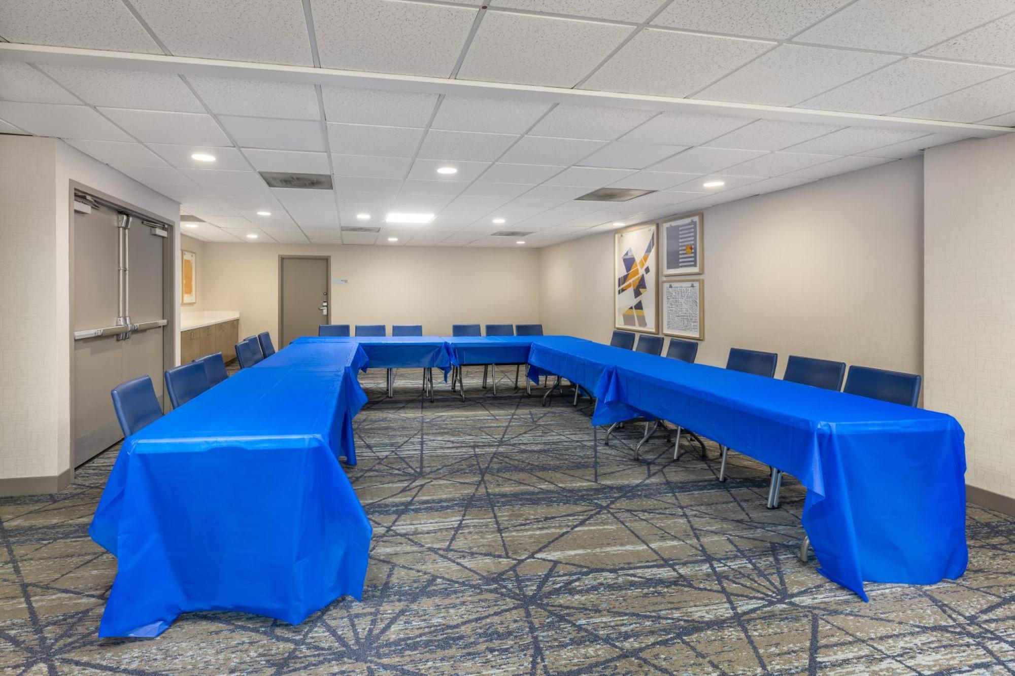 Holiday Inn Express Crestwood By Ihg Exteriér fotografie