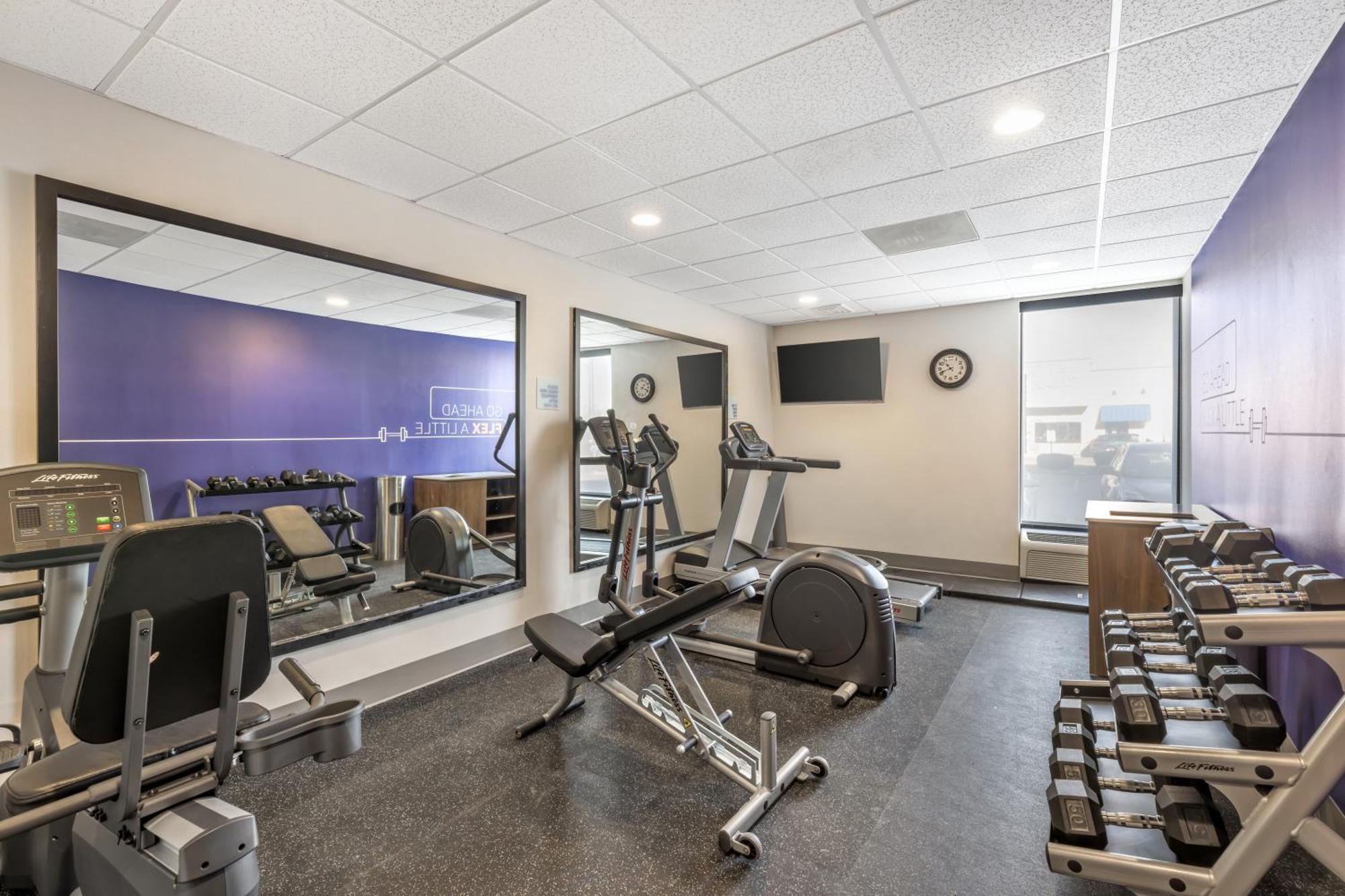 Holiday Inn Express Crestwood By Ihg Exteriér fotografie