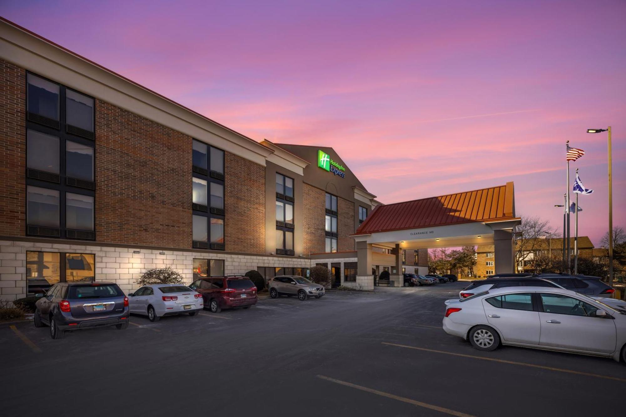 Holiday Inn Express Crestwood By Ihg Exteriér fotografie