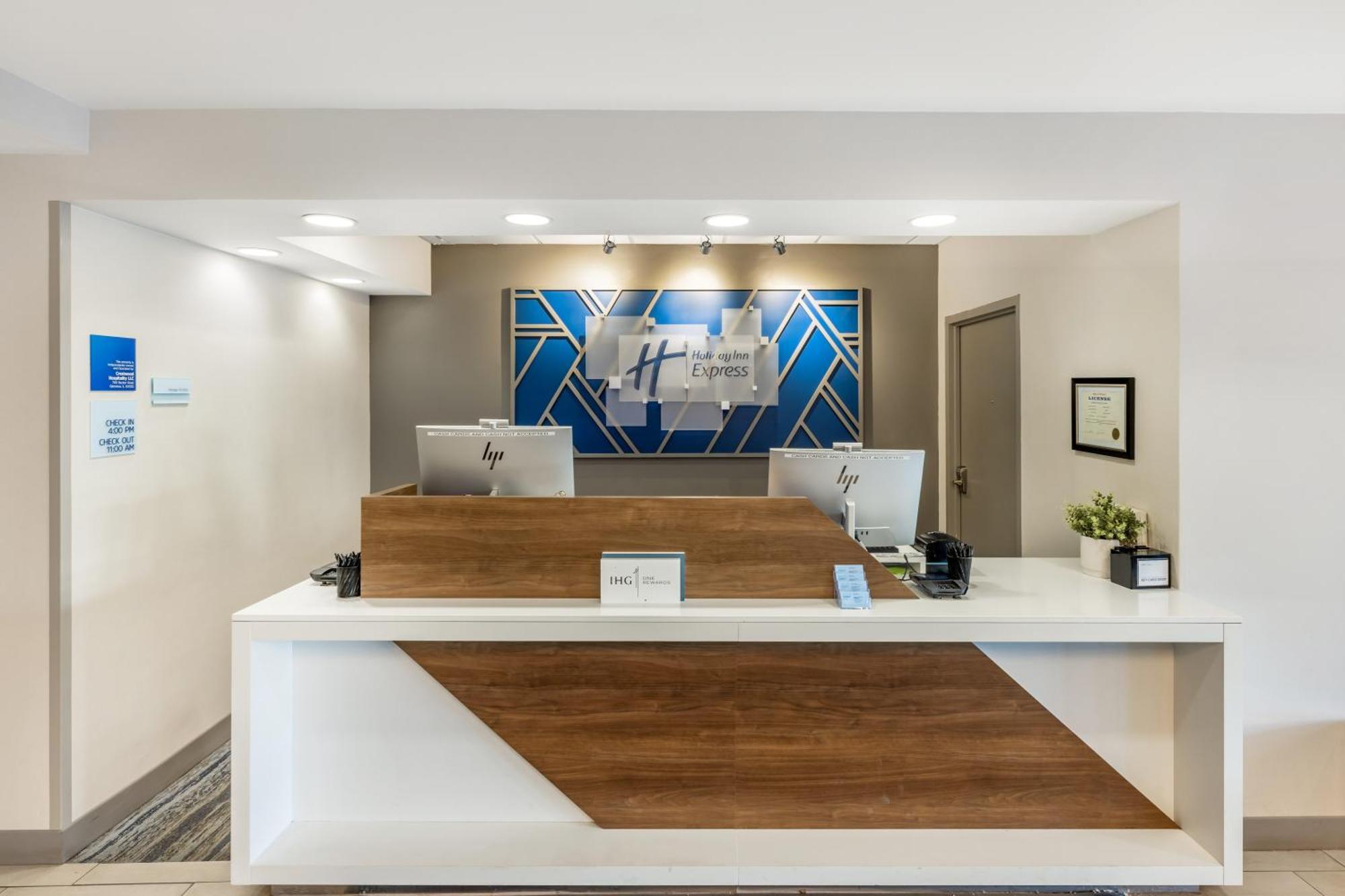 Holiday Inn Express Crestwood By Ihg Exteriér fotografie