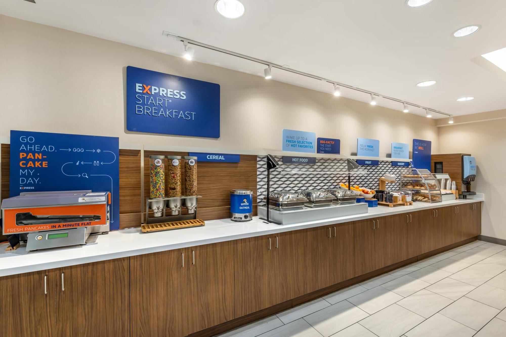 Holiday Inn Express Crestwood By Ihg Exteriér fotografie