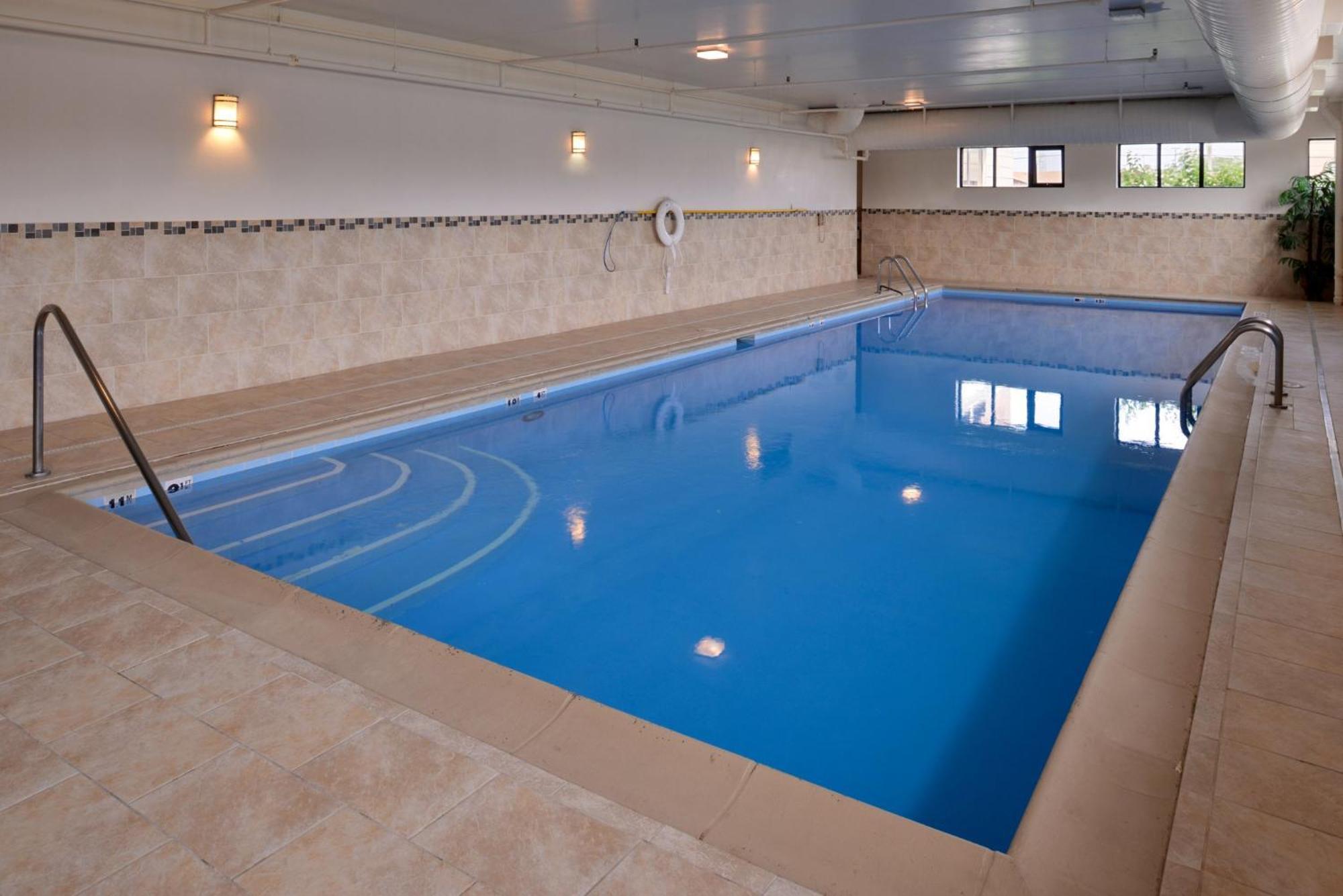 Holiday Inn Express Crestwood By Ihg Exteriér fotografie