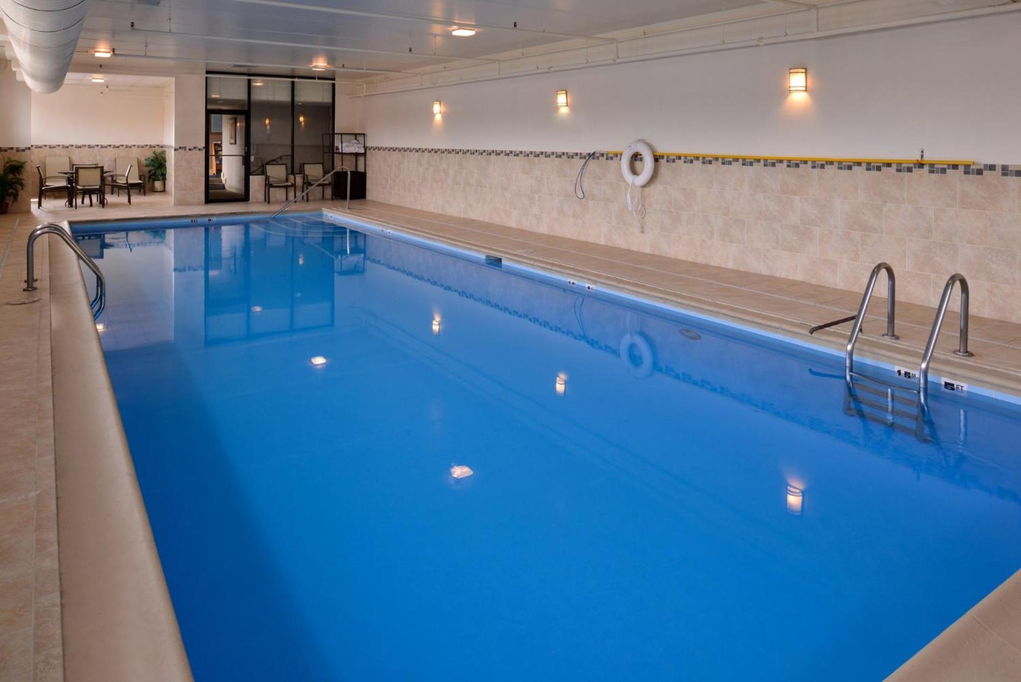 Holiday Inn Express Crestwood By Ihg Exteriér fotografie