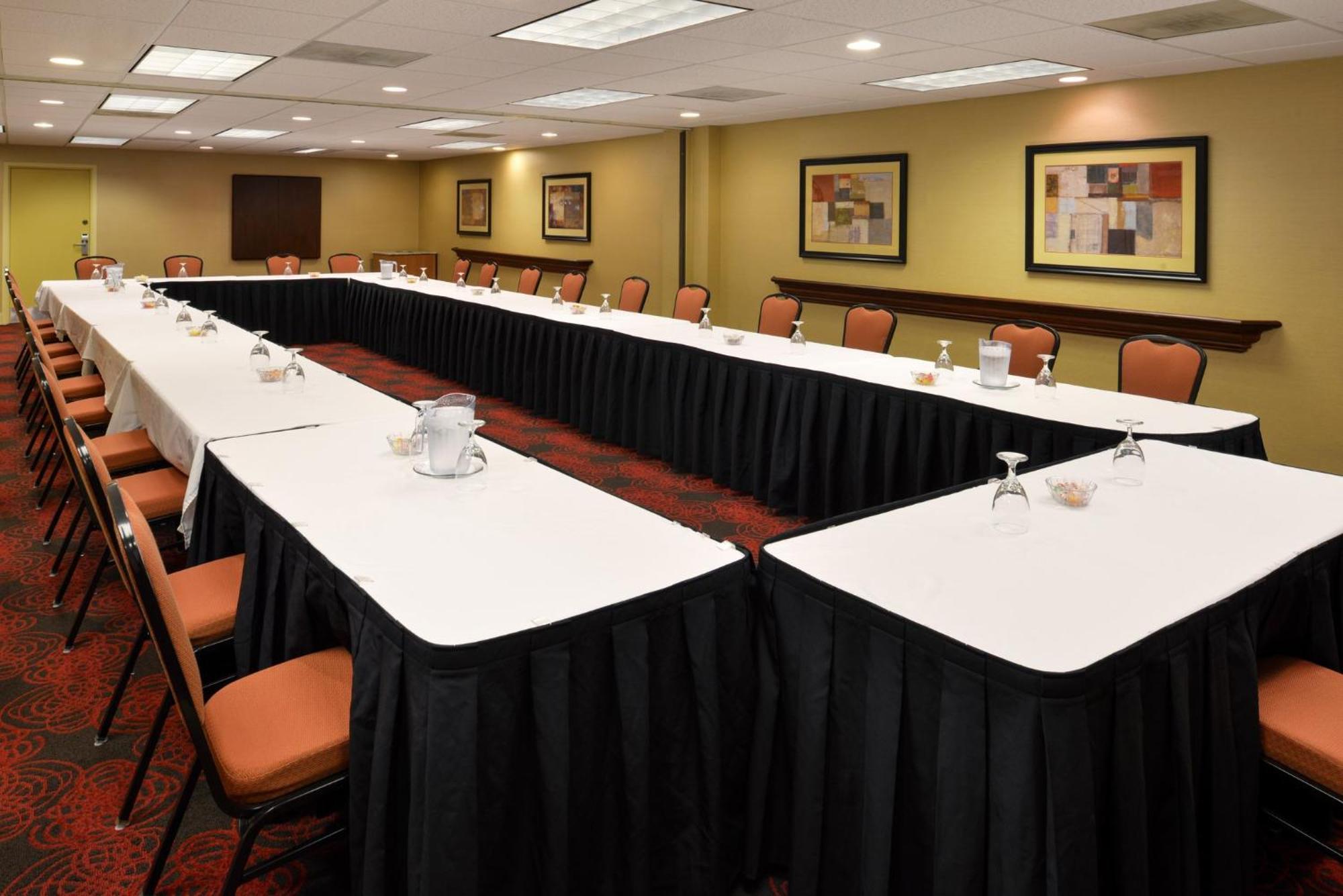 Holiday Inn Express Crestwood By Ihg Exteriér fotografie