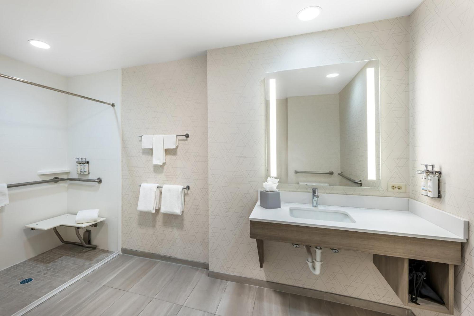 Holiday Inn Express Crestwood By Ihg Exteriér fotografie