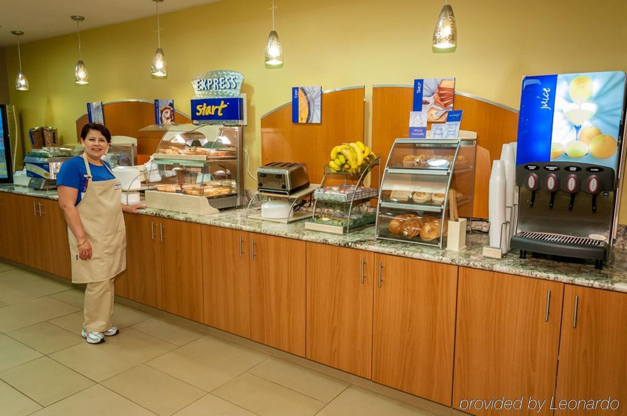 Holiday Inn Express Crestwood By Ihg Exteriér fotografie